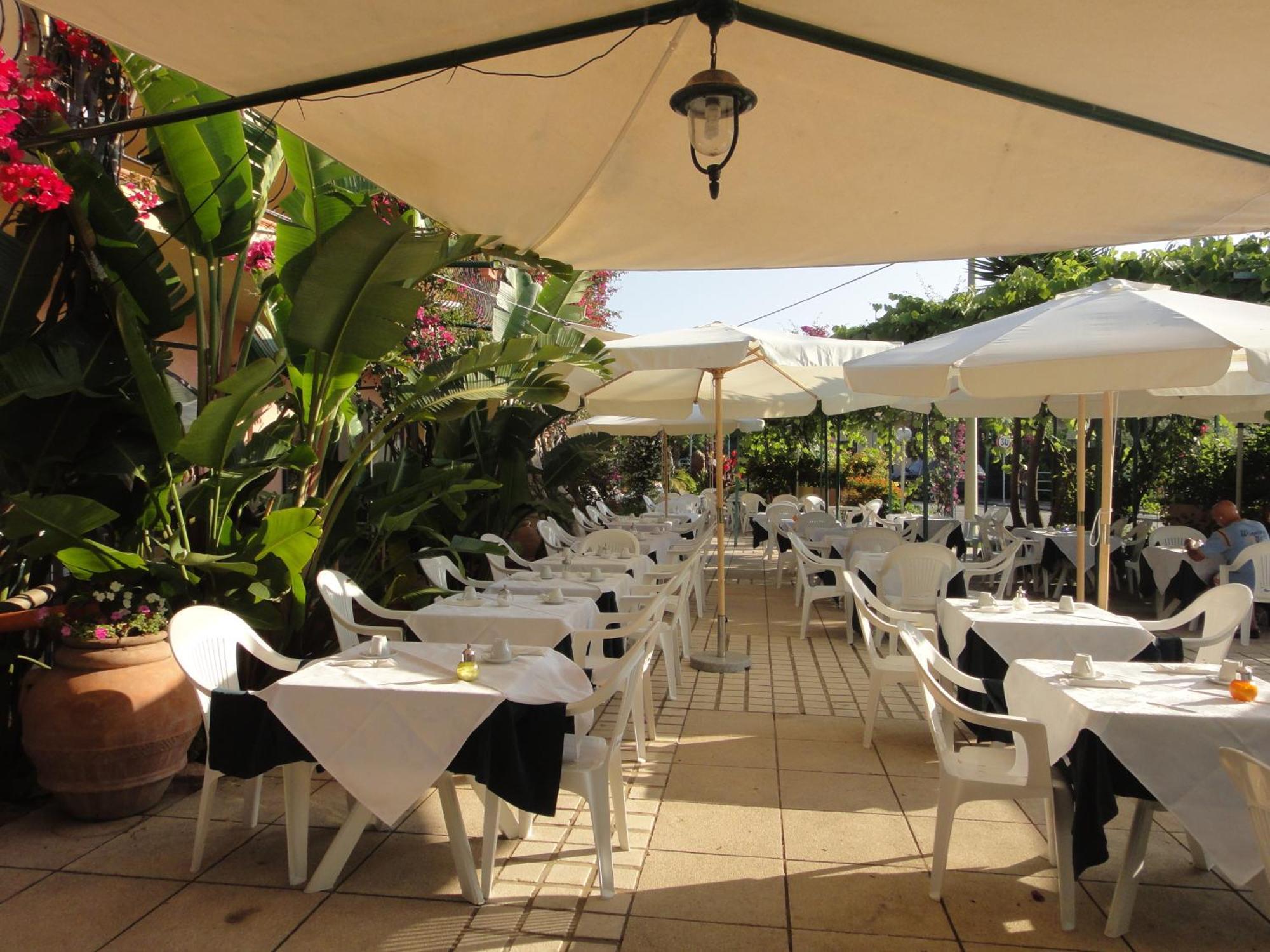 Domus De Janas Sul Mare Hotel Bari Sardo Exterior foto