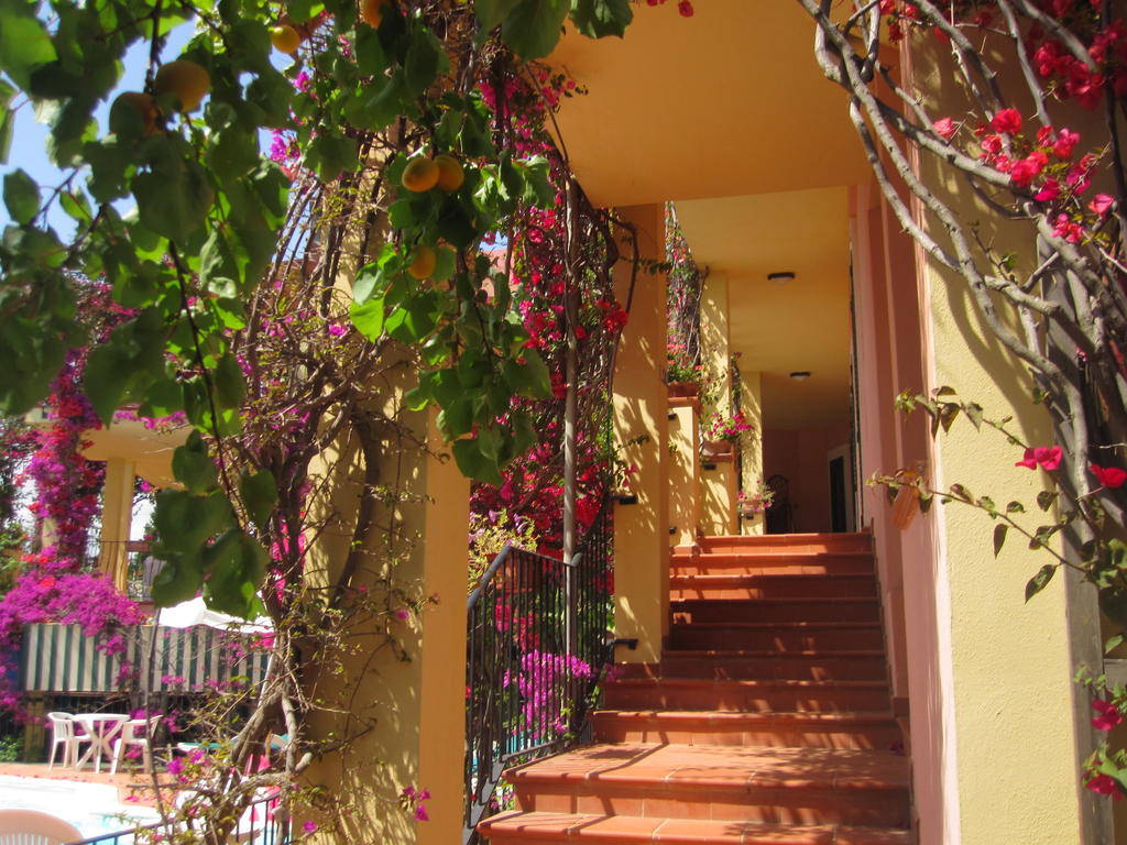 Domus De Janas Sul Mare Hotel Bari Sardo Exterior foto