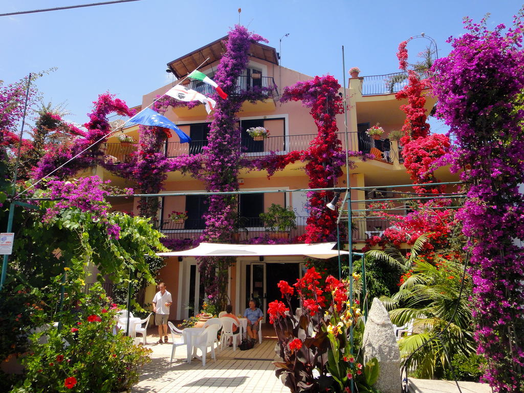 Domus De Janas Sul Mare Hotel Bari Sardo Exterior foto