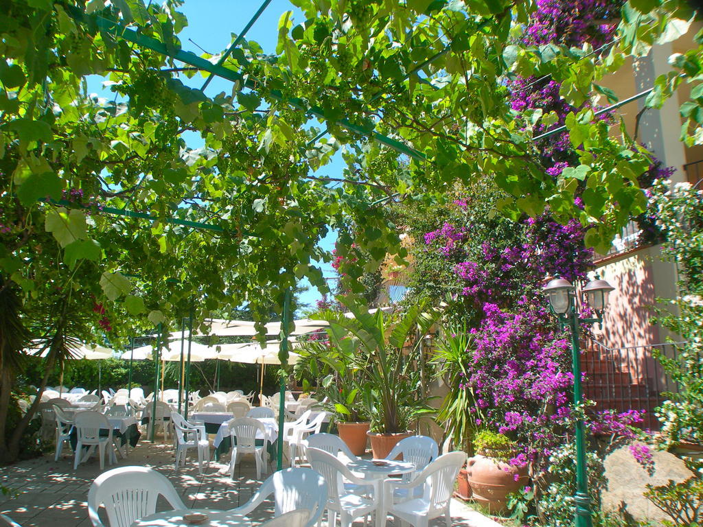 Domus De Janas Sul Mare Hotel Bari Sardo Exterior foto